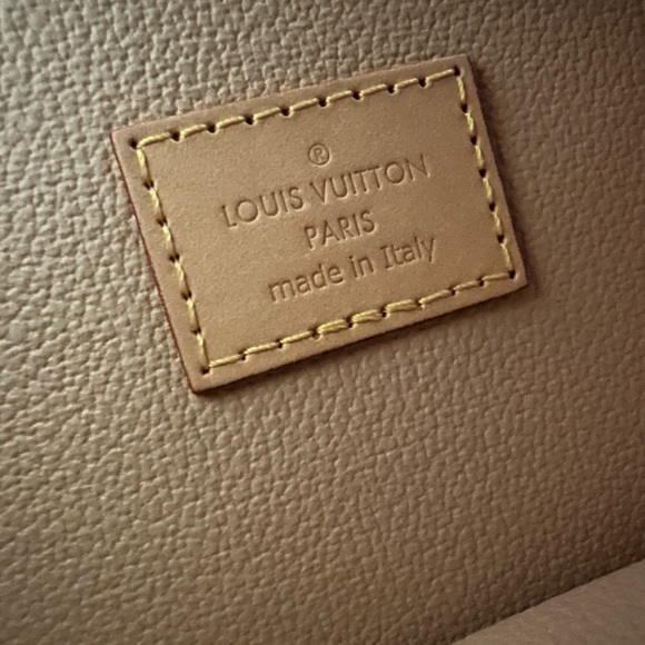 Louis Vuitton nice mini toiletry bag - Picture 8 of 13